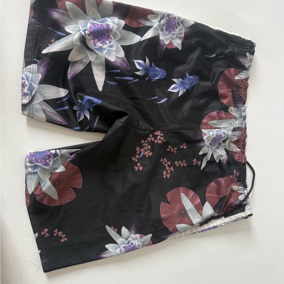 Adidas lotus print shorts - Picture 5 of 6